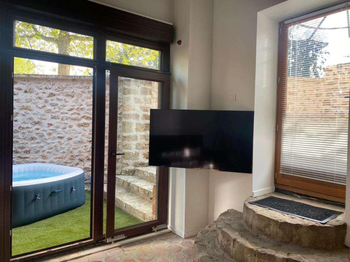 Studio Duplex Avec Spa Et Cour Privee Bonnelles المظهر الخارجي الصورة