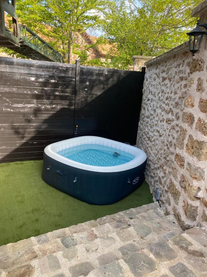 Studio Duplex Avec Spa Et Cour Privee Bonnelles المظهر الخارجي الصورة
