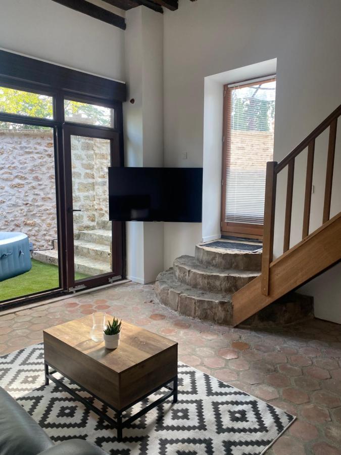 Studio Duplex Avec Spa Et Cour Privee Bonnelles المظهر الخارجي الصورة