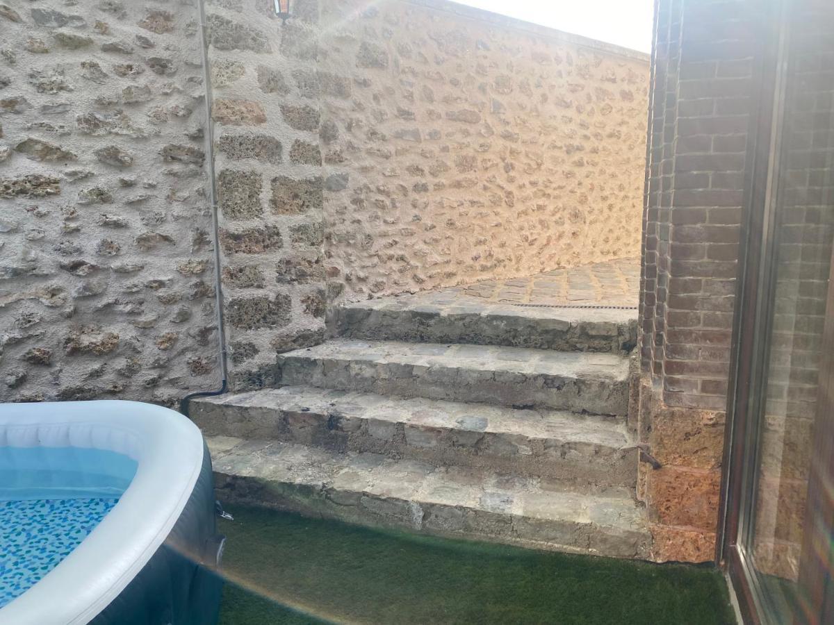 Studio Duplex Avec Spa Et Cour Privee Bonnelles المظهر الخارجي الصورة